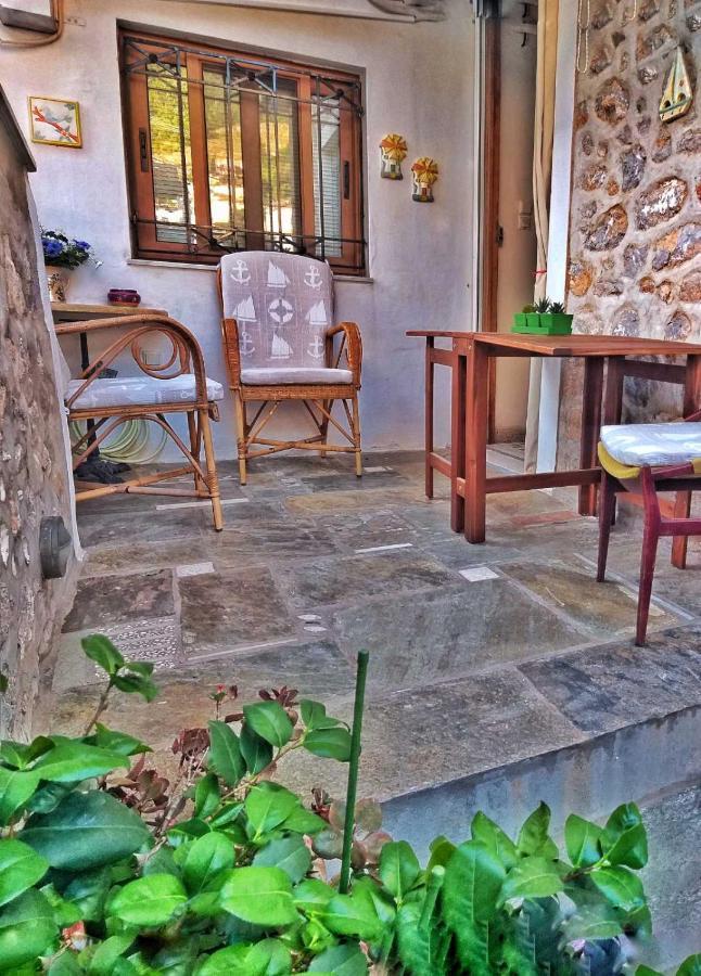 Ferienwohnung Mansion Alexandri Hydra  Exterior foto